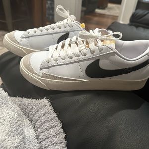 Nike blazer low